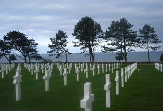  19 August 2012 Reportage La Normandia vuole diventare sito Unesco, è il turismo di guerra Stefano Ciavatta Le cinque spiagge del D-Day, che hanno visto lo sbarco degli alleati in Normandia nel 1944, provano Il cimitero sulla spiaggia di Omaha 24 shares 39 shares 4 shares stampa pdf  Le cinque spiagge del D-Day (Omaha, Utah, Sword, Juno, Gold), che hanno visto lo sbarco degli alleati in Normandia nel 1944, provano a diventare “Patrimonio dell'Umanità” con il bollino Unesco .